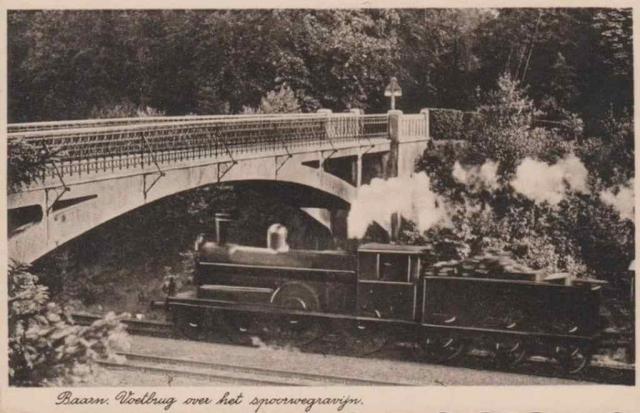 Baarn. Voetbrug ove…