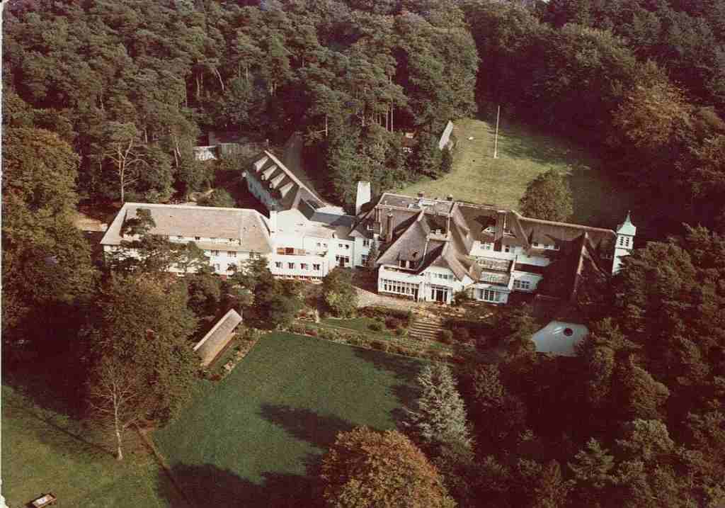 Klooster+De+Stad+Gods+v-h+Monnikenberg+Soestdijkerstraatweg+nr+151+1970+KLM+aerocarto+No.KO-936